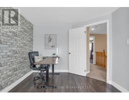 30 CREEKSIDE DRIVE - 25