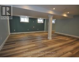 10 BROWNLEE STREET S - 25