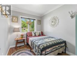 8 LAKEVIEW CRESCENT - 12