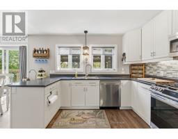8 LAKEVIEW CRESCENT - 8