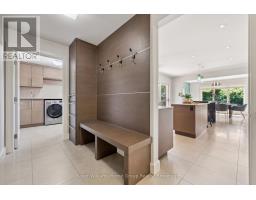 22 LYLE PLACE - 24