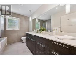 22 LYLE PLACE - 32