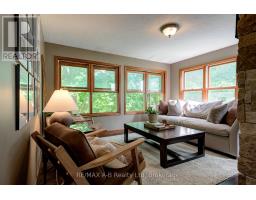 77 BLANSHARD STREET - 23