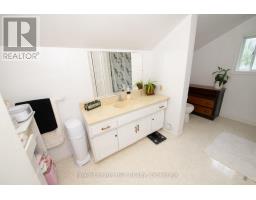 7589 HIGHWAY E - 38
