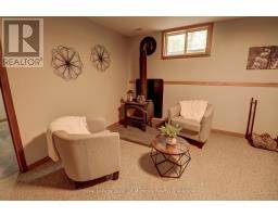 2 QUIRT CRESCENT - 23