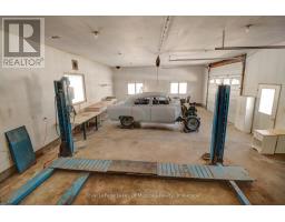 2 QUIRT CRESCENT - 32