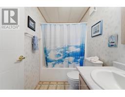 40 ALGONQUIN LANE - 17