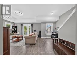 30 - 39 KAY CRESCENT - 11