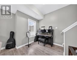 30 - 39 KAY CRESCENT - 31