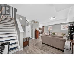 30 - 39 KAY CRESCENT - 32