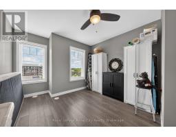 30 - 39 KAY CRESCENT - 37