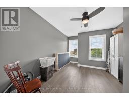 30 - 39 KAY CRESCENT - 38