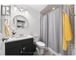 30 - 39 KAY CRESCENT - 41