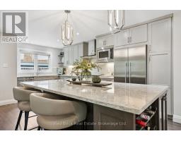 14 BROOKHAVEN COURT - 17