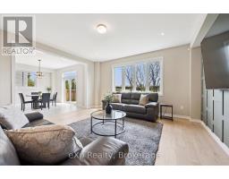 201 MCFARLANE CRESCENT - 12