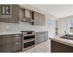 201 MCFARLANE CRESCENT - 17
