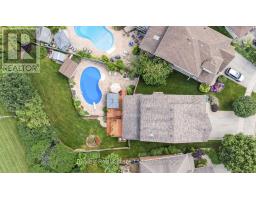 37 MUNROE CRESCENT - 1