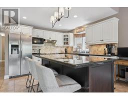 37 MUNROE CRESCENT - 14