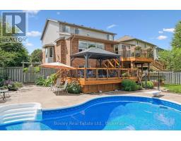 37 MUNROE CRESCENT - 40