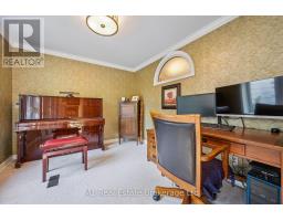 21 GLADSTONE AVENUE - 40