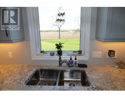 179 LAKE BREEZE DRIVE - 10
