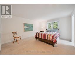 8 MOLLISON COURT - 20