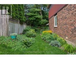 8 MOLLISON COURT - 24