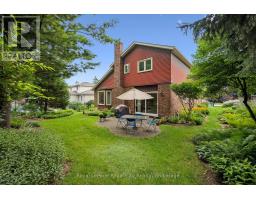8 MOLLISON COURT - 25