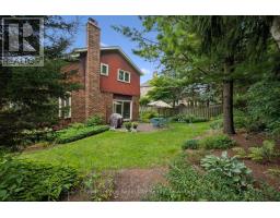 8 MOLLISON COURT - 26