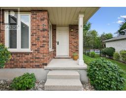 8 MOLLISON COURT - 3
