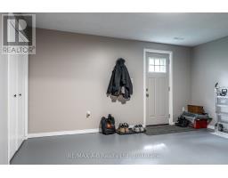 6 HILLSIDE COURT - 36