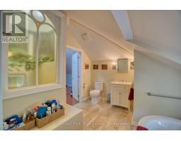 76 EVERETT ROAD - 18