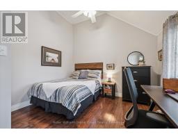 3 DUNDAS STREET W - 23