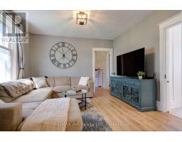 2 LOVEYS STREET E - 16