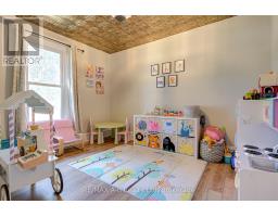 2 LOVEYS STREET E - 17