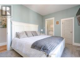 2 LOVEYS STREET E - 32