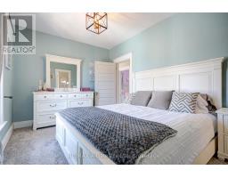 2 LOVEYS STREET E - 33
