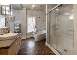 295 LIVINGSTONE AVENUE N - 22