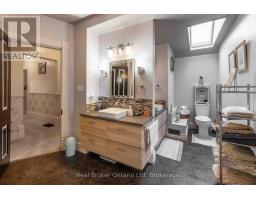 295 LIVINGSTONE AVENUE N - 23