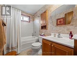 385 HERITAGE DRIVE - 22