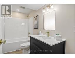 92 SCENIC WOOD CRESCENT - 21