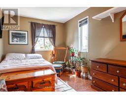 421 GREENWOOD DRIVE - 19