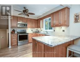 35 TECUMSEH CRESCENT - 2