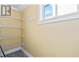 439 MAIN STREET W - 21