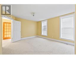 439 MAIN STREET W - 27