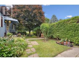 93 MAPLE - 1294 CONCESSION 8 W ROAD W - 32