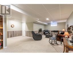 12 MC QUEEN COURT - 32