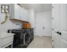 41 GILMER CRESCENT - 26