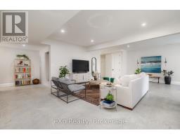 41 GILMER CRESCENT - 28