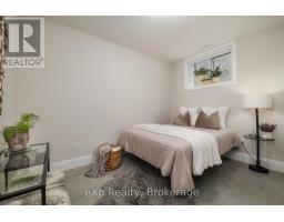 41 GILMER CRESCENT - 36